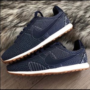 Nike Vintage Pre Montreal Racers (size 7)